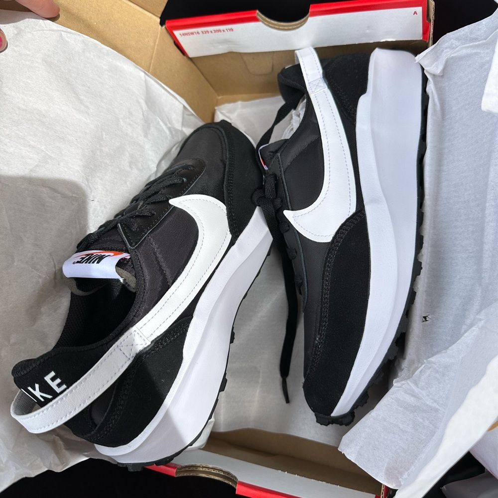 Nike Waffle Debut - Black & White